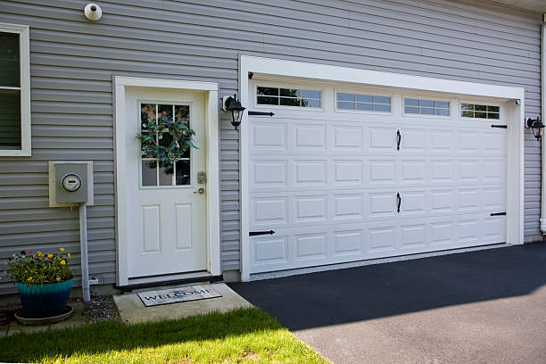 24/7 Emergency Garage Door Panel Replacement experts in London, KY